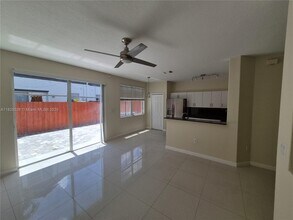 7673 NW 116th Ave in Medley, FL - Building Photo - Building Photo