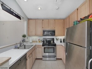 9 Teal Ln in Bedminster, NJ - Building Photo - Building Photo