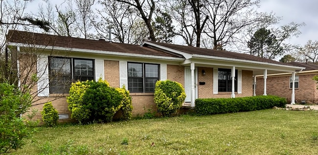 property at 5 Windy Oaks Ct