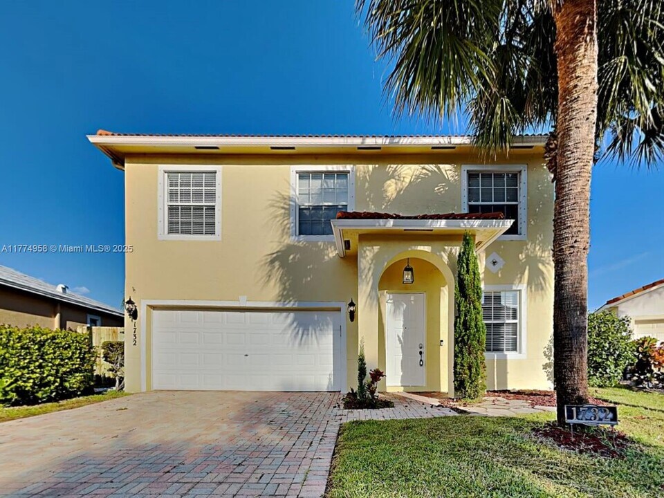 1732 Pierside Cir in Wellington, FL - Building Photo