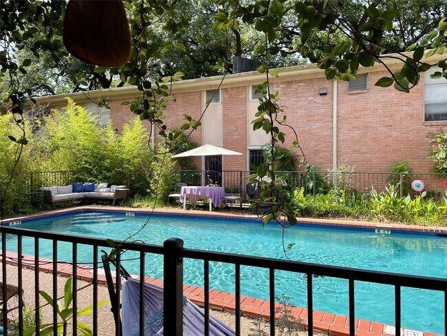 property at 3420 Mt Vernon St