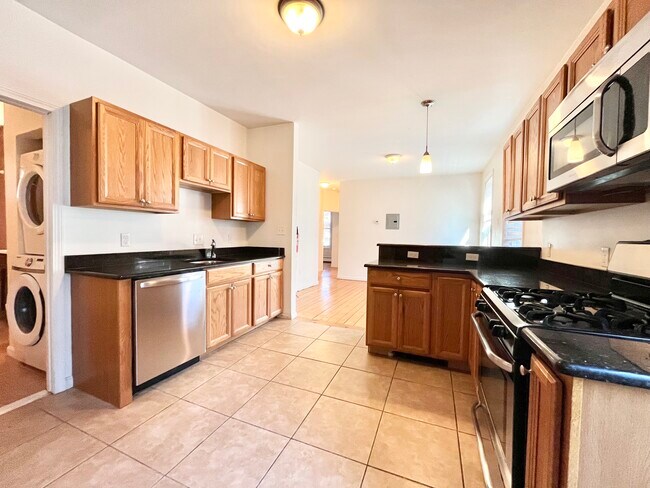52 Delle Ave, Unit 2