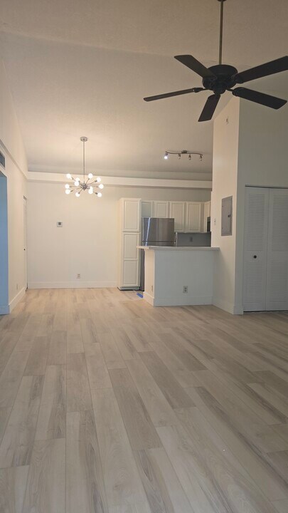611 Lyons Rd in Coconut Creek, FL - Building Photo