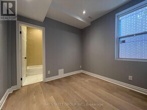 2386-2386 Lake Shore Blvd W in Toronto, ON - Building Photo - Building Photo