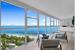 600 Grapetree Dr in Key Biscayne, FL - Building Photo