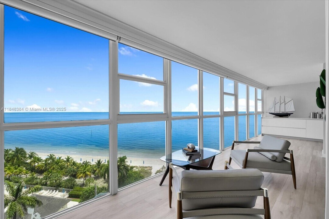 600 Grapetree Dr in Key Biscayne, FL - Building Photo