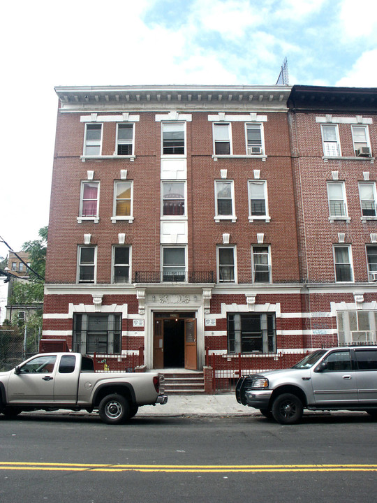 2309 Crotona Ave in Bronx, NY - Foto de edificio