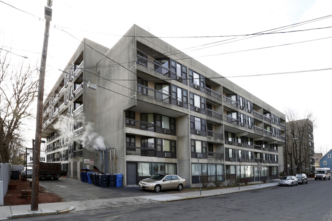 Daniel F Burns Apartments in Cambridge, MA - Foto de edificio