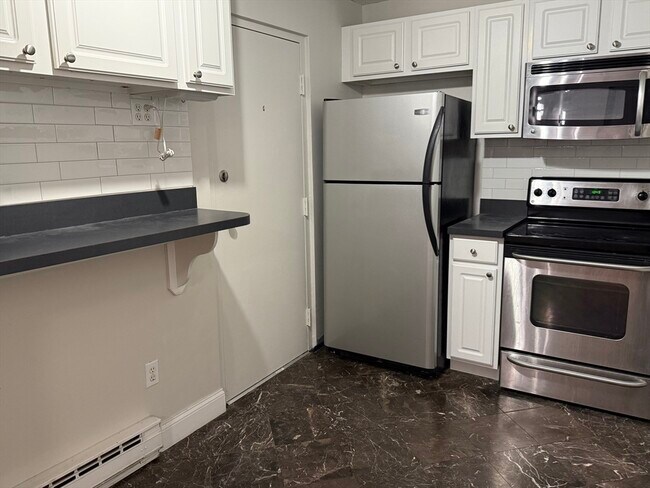 328 Broadway, Unit #1 in Somerville, MA - Building Photo - Building Photo