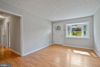 7421 Nigh Rd in Falls Church, VA - Building Photo - Building Photo