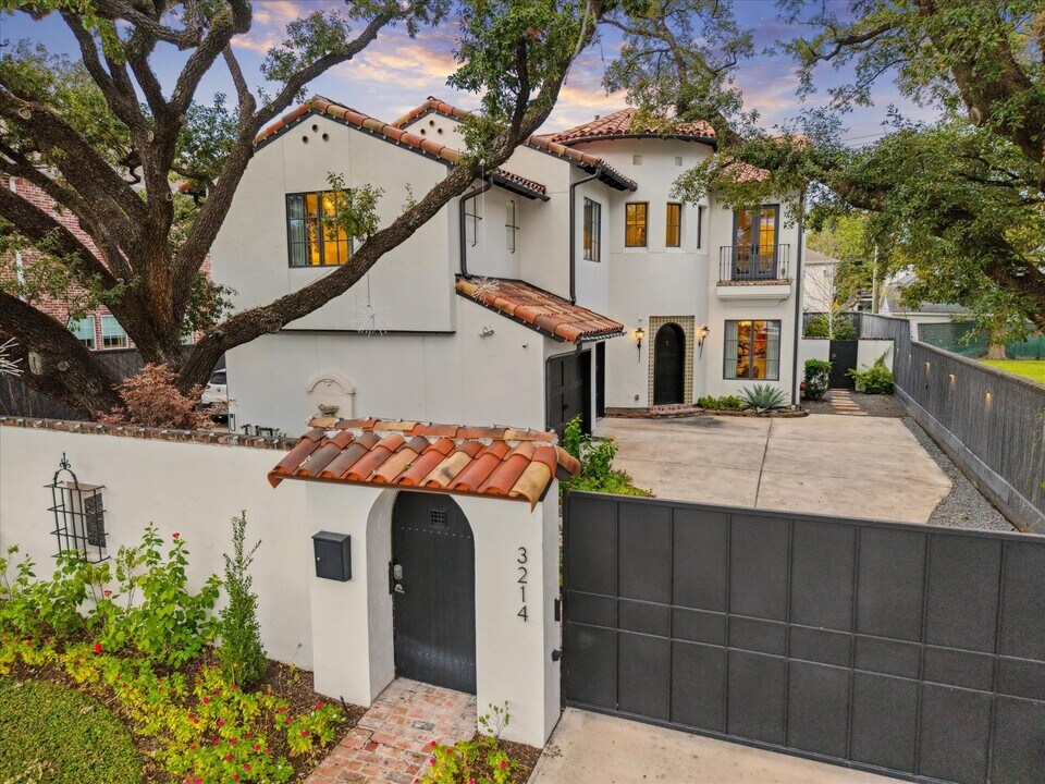 3214 Westheimer Rd in Houston, TX - Building Photo