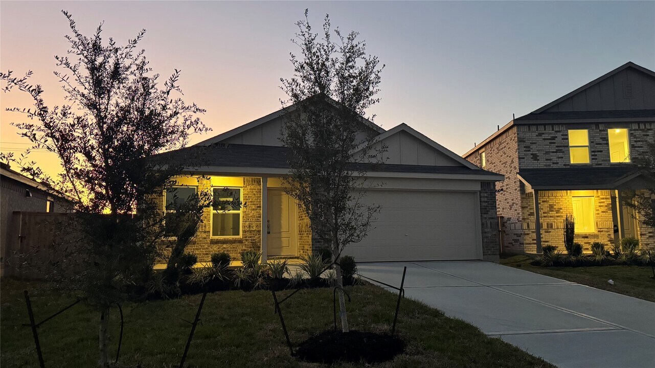 9343 Speckled Trout Dr in Baytown, TX - Building Photo