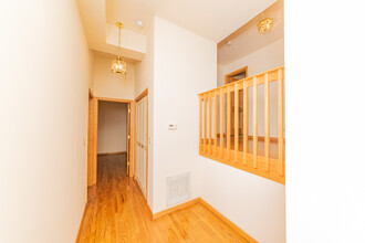 2375 W Montana St, Unit 2C in Chicago, IL - Building Photo - Building Photo