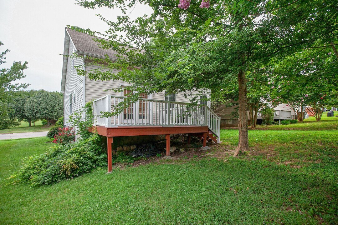 2000 Upland Dr in Franklin, TN - Building Photo