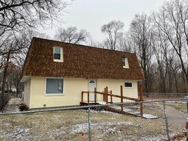 400 S Liberty St in Hobart, IN - Building Photo