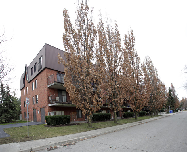 Normandy Place Apartments in Oakville, ON - Building Photo - Building Photo