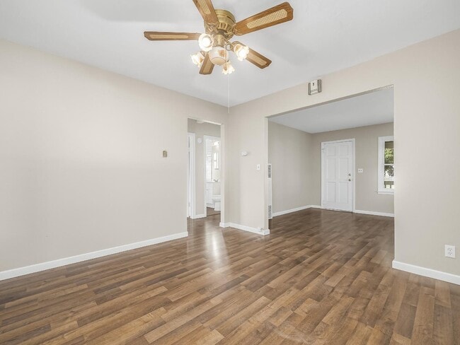 2140 E Floradora Ave in Fresno, CA - Building Photo - Building Photo