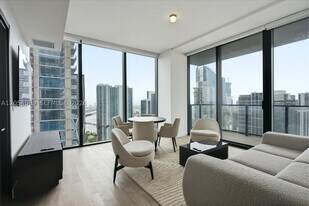 20 NE 11th St in Miami, FL - Building Photo