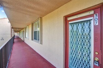 370 NW 76th Ave in Margate, FL - Building Photo - Building Photo