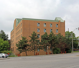 1029 Main St W in Hamilton, ON - Building Photo - Building Photo