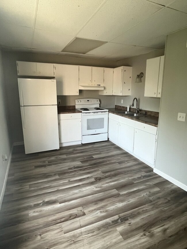 property at 3895 Oakes St SW