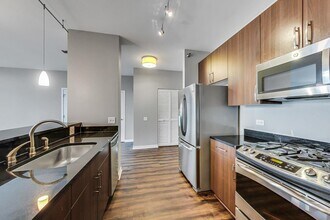 757 N Orleans St in Chicago, IL - Building Photo - Building Photo