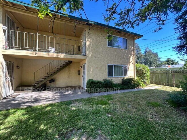 property at 4552 Ashcroft Ave