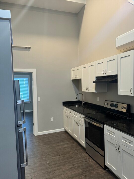 50 Monarch Wy in Portsmouth, NH - Building Photo