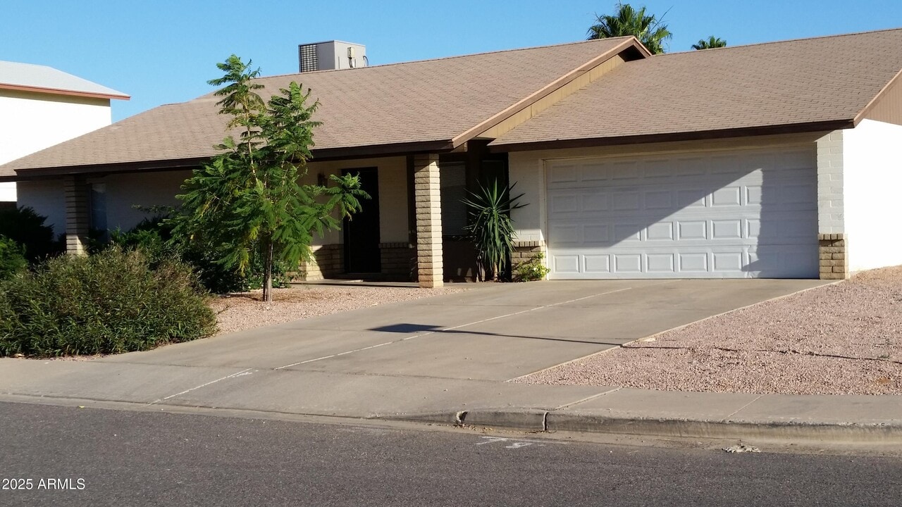 4427 E Juniper Ave in Phoenix, AZ - Foto de edificio