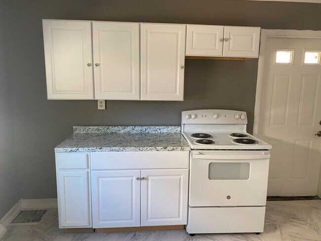 738 Gino Merli Dr in Blakely, PA - Foto de edificio - Building Photo