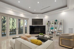 156 S Clark Dr in Beverly Hills, CA - Building Photo