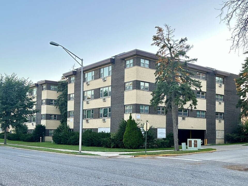 8644 Skokie Blvd in Skokie, IL - Building Photo