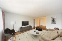 943 Waukegan Rd photo'