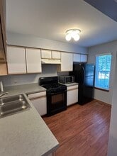 1608 Pebble Beach Cir in Elgin, IL - Foto de edificio - Building Photo