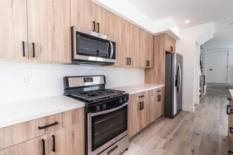 4295 1/2 Tujunga Ave in Studio City, CA - Building Photo - Building Photo