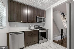 1921 S Norwood St in Philadelphia, PA - Building Photo