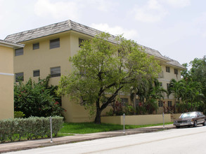 430 Valencia Ave in Coral Gables, FL - Building Photo - Building Photo