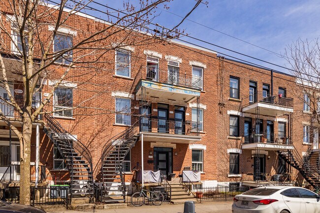 5795-5799 2E Av in Montréal, QC - Building Photo - Primary Photo