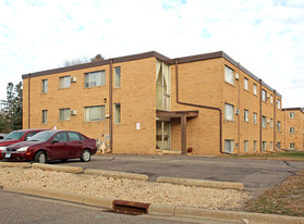 English Manor in Maplewood, MN - Building Photo