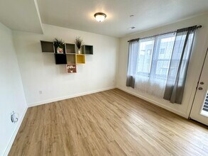 5227 W Reventon Dr in South Jordan, UT - Building Photo - Building Photo