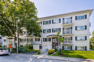Ciocaro 7300 APT. in Montréal, QC - Building Photo - Building Photo