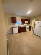 7 Cortland St, Unit Second Floor in Nutley, NJ - Foto de edificio - Building Photo