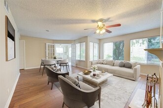 12200 Overbrook Ln in Houston, TX - Foto de edificio - Building Photo