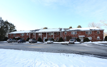 Lantern Court Apartments in Sunderland, MA - Foto de edificio - Building Photo