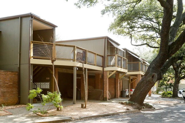 Vassar Place Apartments in Houston, TX - Building Photo - Building Photo