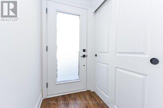 50 Lunar Cres in Mississauga, ON - Building Photo - Building Photo