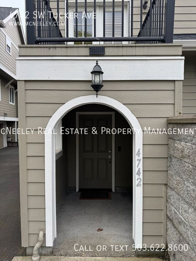 4742 SW Tucker Ave in Beaverton, OR - Foto de edificio - Building Photo