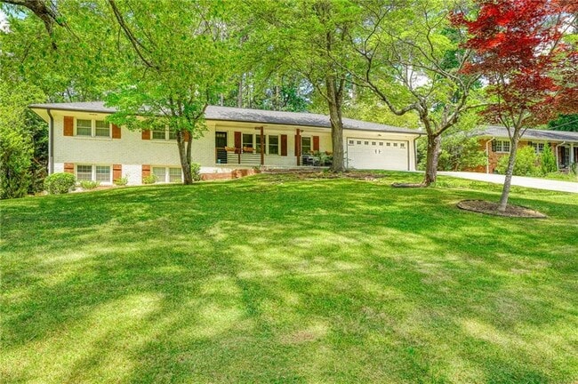 property at 3076 McCully Dr NE