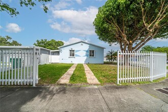 2510 SW 29th Ave in Miami, FL - Foto de edificio - Building Photo