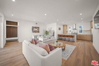 13696 Woodman Ave in Los Angeles, CA - Building Photo - Building Photo